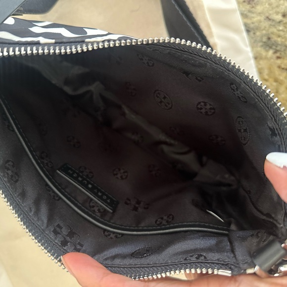 New Tory Burch NYLON PRINTED WEB CONVERTIBLE CROSSBODY BLACK-IVORY THE FLOWER - Picture 9 of 10